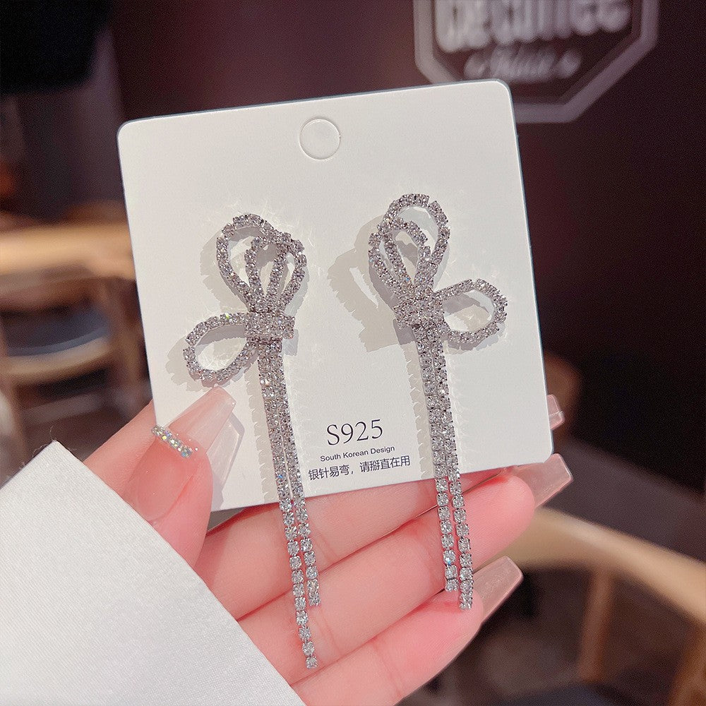 Orecchini pendenti in argento sterling con perle di lusso, dal design leggero e elegante, firma Valstrend.