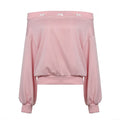 Maglia lunga morbida e oversize Valstrend in stile rilassato, a maniche lunghe e spalle scoperte, colore neutro.