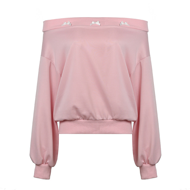 Maglia lunga morbida e oversize Valstrend in stile rilassato, a maniche lunghe e spalle scoperte, colore neutro.