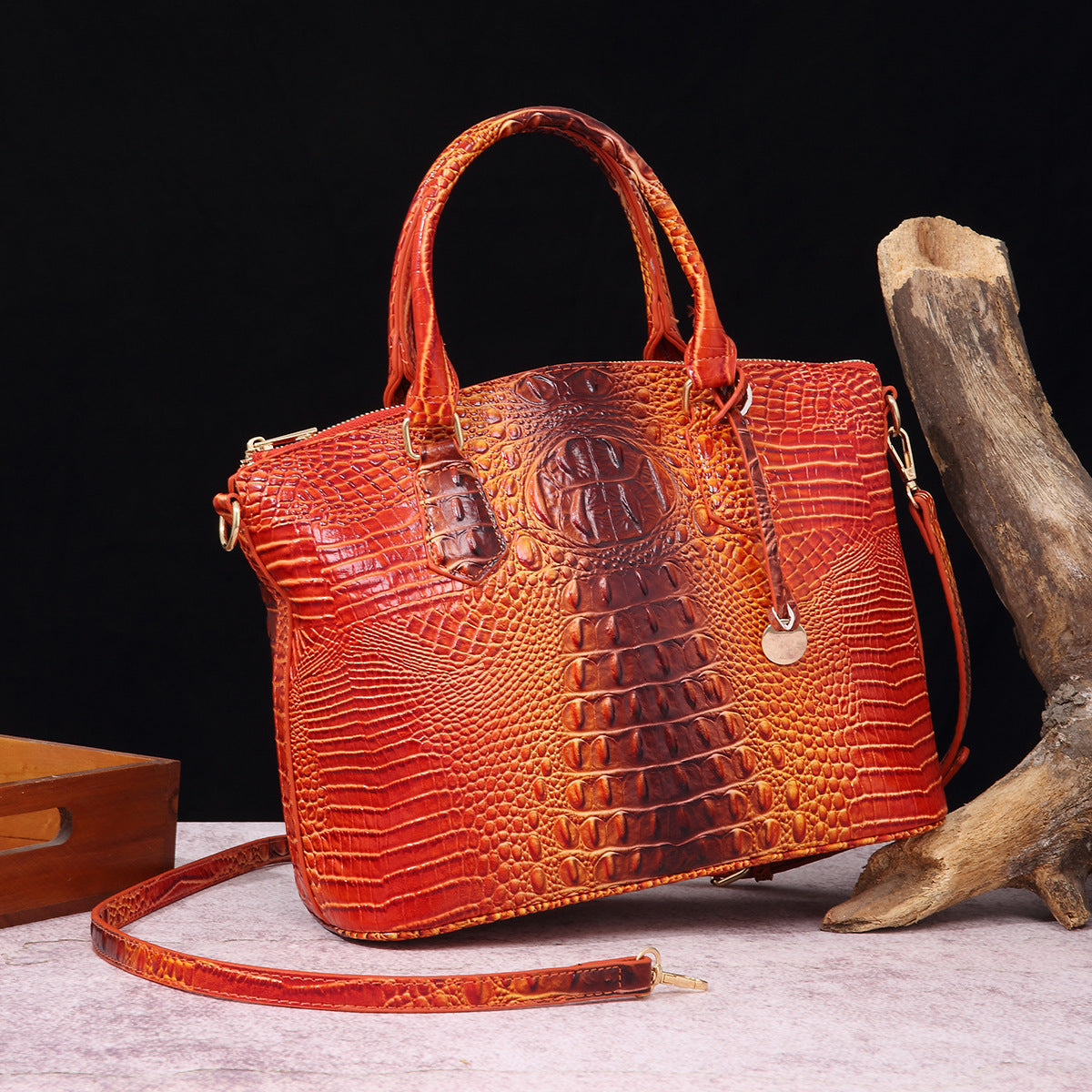 Borsa a tracolla donna Valstrend con motivo rettile retrò, portatile e spaziosa, in pelle sintetica con design elegante e pratico.