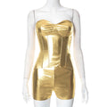 Top corto in pelle sintetica metallizzata e shorts casual in due pezzi, outfit di Valstrend shop.