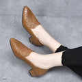 Décolleté femminili Valstrend con punta affilata e tacco medio, scarpe morbide e eleganti per donne.