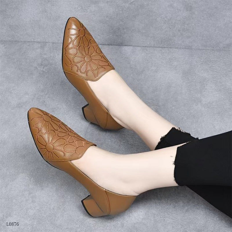 Décolleté femminili Valstrend con punta affilata e tacco medio, scarpe morbide e eleganti per donne.