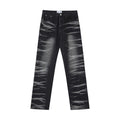 Jeans dritti da strada avant-garde Valstrend, lavati e arricciati, indossati da uomo e donna, con dettagli di design moderni.