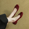 Scarpe flat in pelle patentata stile francese vintage Valstrend, con fiocco decorativo e design elegante.