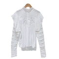 Camicia doppia con colletto a stand, pizzo e volant, stile elegante e femminile, marca Valstrend, vista frontale con dettaglio di bottoni