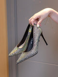 Scarpe da donna Valstrend con tacco a spillo e dettagli di diamanti, elegante modella con punta appuntita e design raffinato.