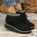 Stivaletti wedge spessi con suola sottile, modello fashion Valstrend, con tomaia in pelle scamosciata e dettagli alla moda