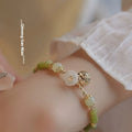 Bracciale femminile in bamboo Olivine di Valstrend, elegante braccialetto a campana in stile leggero e lusso naturale.