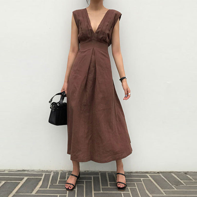 Vestito senza maniche con scollo a V per donna, abito in tinta unita Valstrend, vista frontale elegante e leggero.