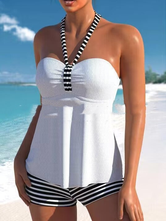 Costume da bagno a righe nere e bianche senza spalline di Valstrend, tessuto solido e stile estivo elegante.