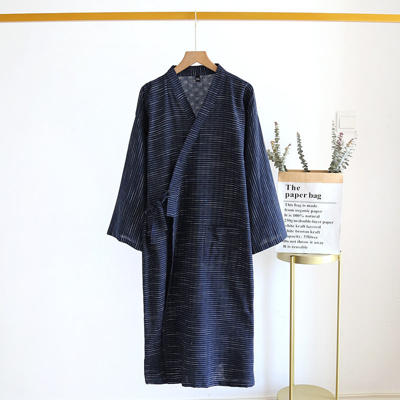 Kimono estivo di cotone in garza jacquard Valstrend, morbido e leggero, ideale come vestaglia da casa elegante e semplice.
