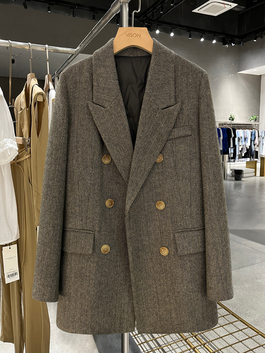 Giacca donna invernale in lana grigia stile britannico Valstrend, imbottita e con cappuccio, dettaglio elegante e caldo.