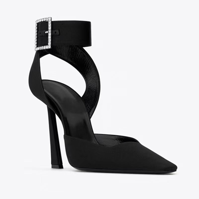 Décolleté nere per donna Valstrend, tacco alto e design elegante, con dettaglio di colore solido e modello classico.