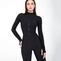 Tuta donna a maniche lunghe con zip, stile casual e moderno, by Valstrend Shop, visualizzata in dettaglio.