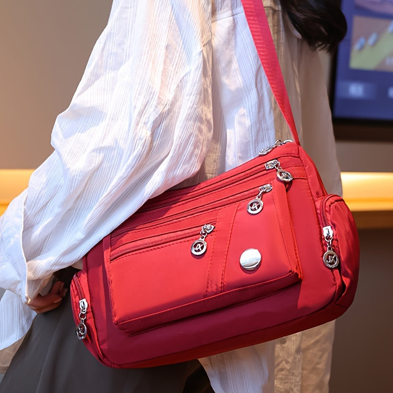 Marsupio casual in nylon Valstrend con dettagli a nappe, tracolla regolabile, zip e fodera in poliestere, multi tasche.
