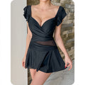 Costume da bagno intero donna Valstrend, modello moda, in tessuto colorato con scollo a V e spalline sottili.