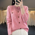 Camicia Valstrend a manica lunga con collo rotondo, vestibilità larga e tessuto in lana, ideale per look eleganti e comodi.