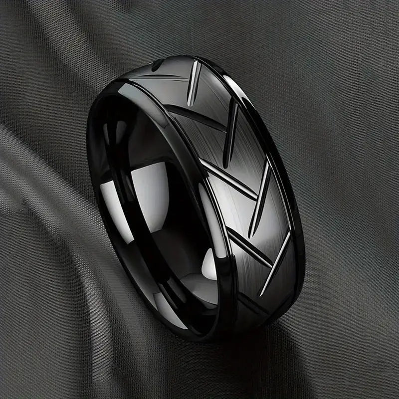 Anello diagonale curvato nero puro di Valstrend, anello elegante con design diagonale e finitura lucida nera.