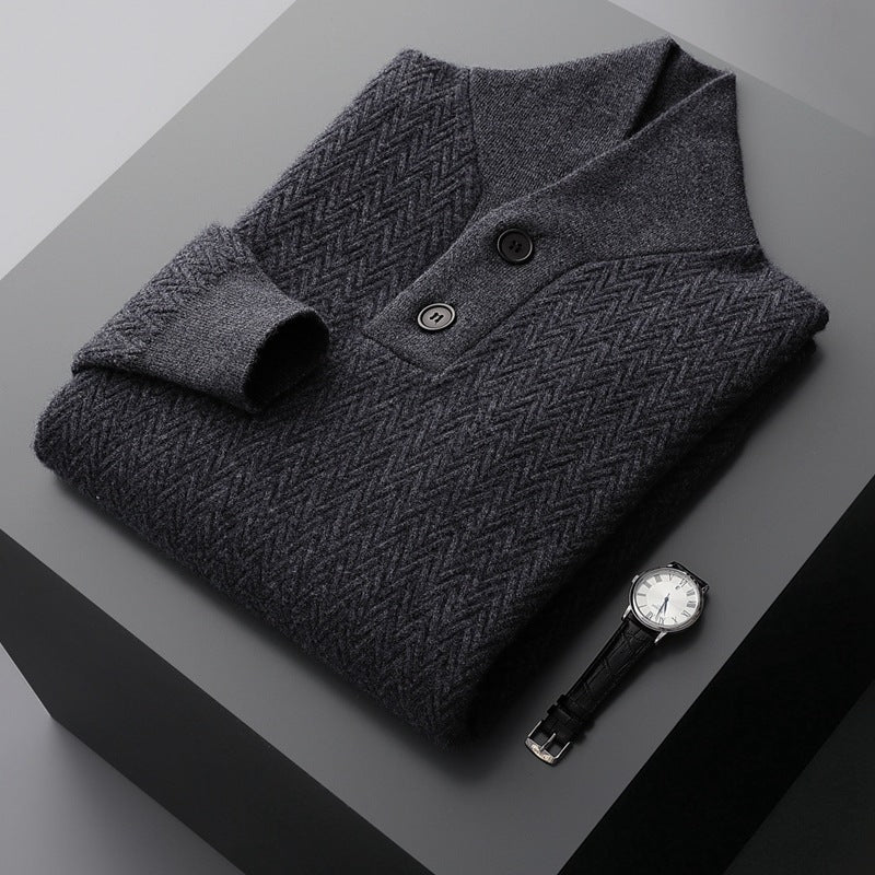 Maglione da uomo in cashmere puro invernale con colletto a reverso, marca Valstrend, mostra il tessuto morbido e dettagli eleganti