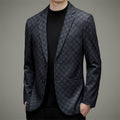 Giacca da uomo Valstrend in stile leisure autunnale, tessuto morbido, colore marrone con tasche e chiusura frontale.
