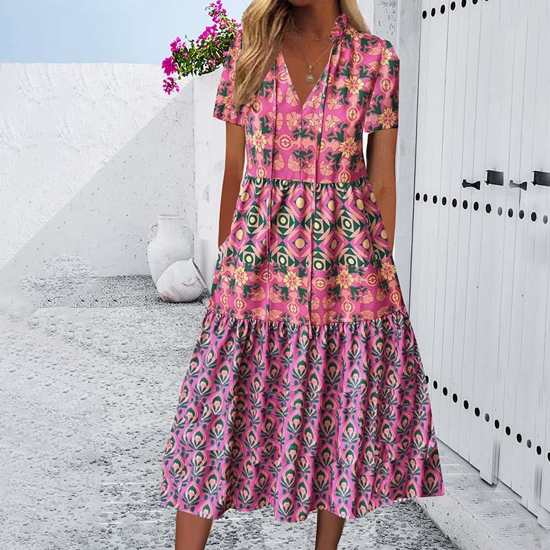 Vestito estivo da donna Valstrend con maniche corte e stampa floreale, tessuto leggero e morbido, ideale per la stagione calda.