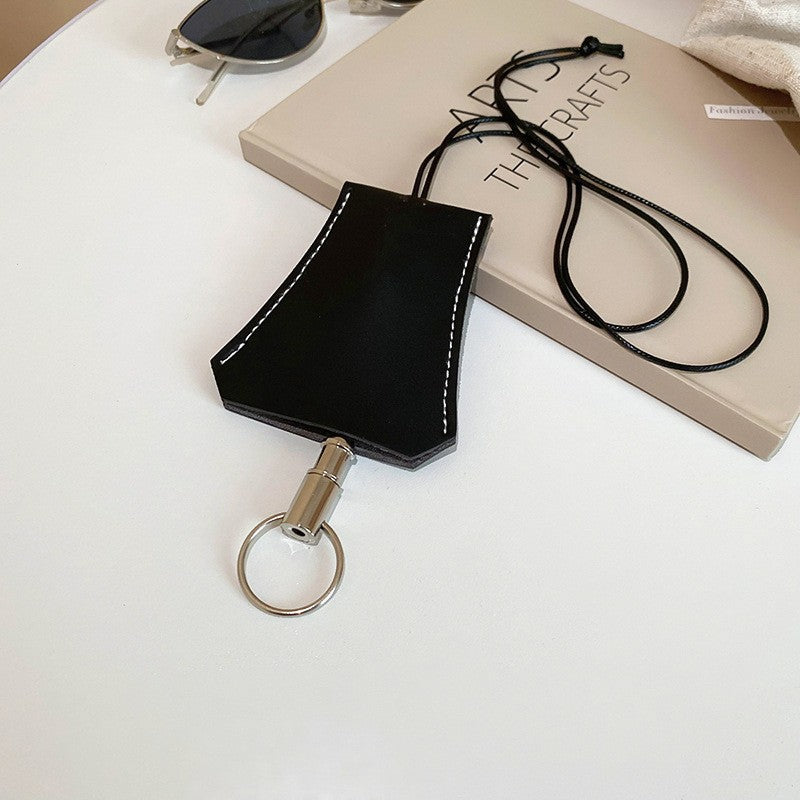 Collana lunga in pelle di Valstrend shop, accessorio di nicchia con dettagli eleganti e stile sofisticato.
