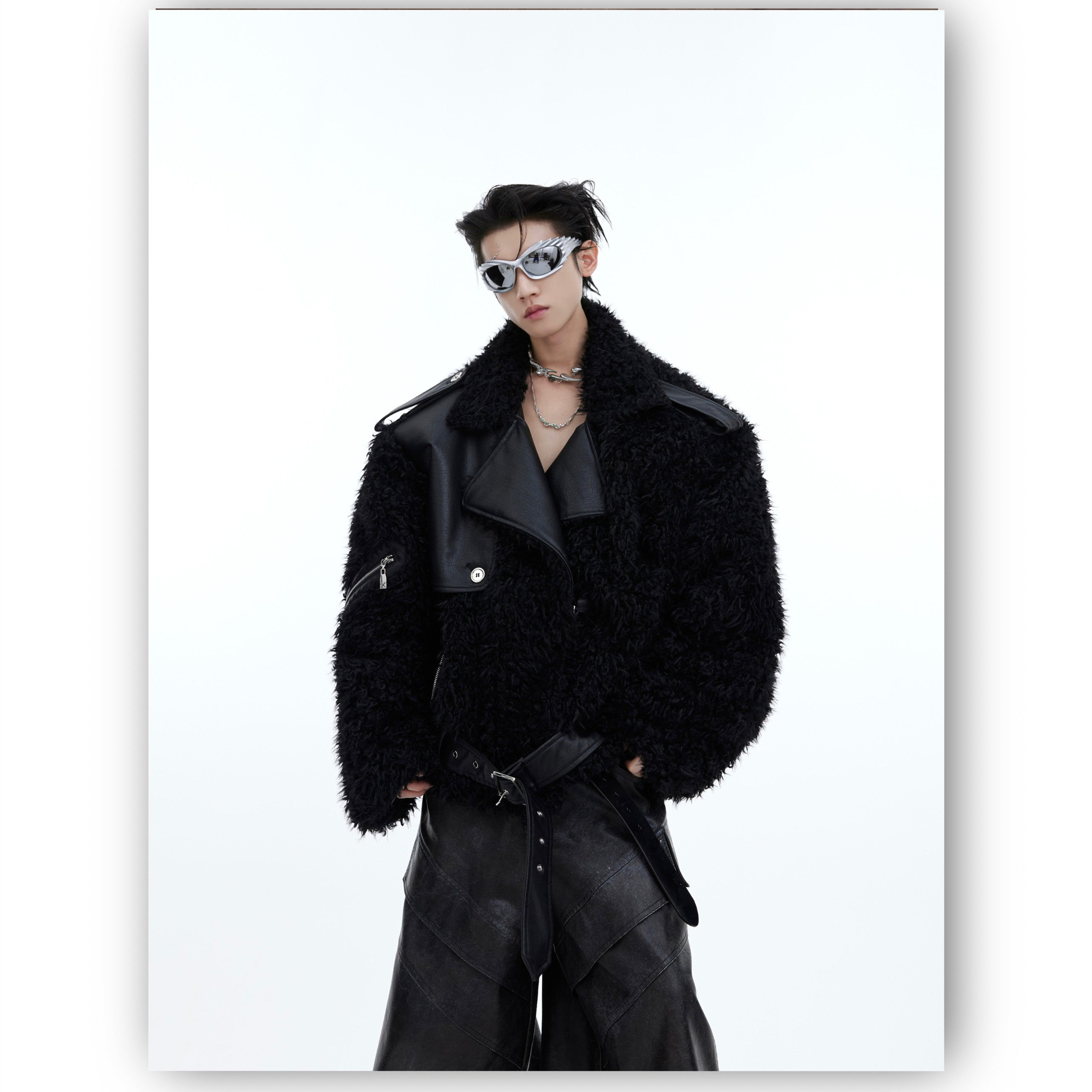 Giacca di cotone pesante con pelliccia soffice decontratta Valstrend, stile casual con interno morbido e dettagli robusti.