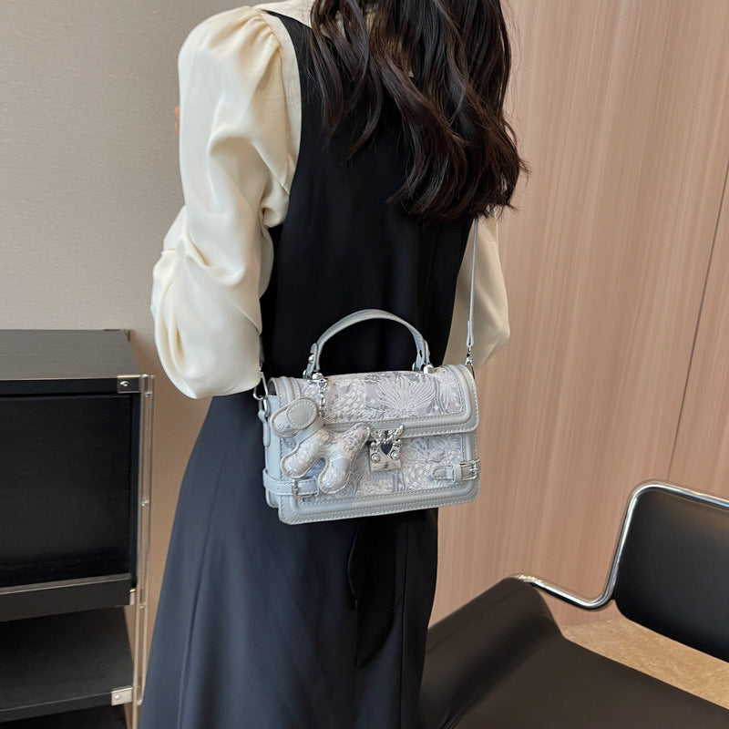 Borsa a spalla di alta qualità Valstrend, elegante e versatile, in stile moda all-match con dettagli moderni e design raffinato.