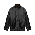 Cappotto in pelle da uomo con colletto in piedi, stile elegante e moderno, marchio Valstrend Shop, vista frontale.