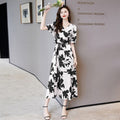 Vestito femminile Valstrend a maniche corte con scollo a V e stampa floreale, tessuto leggero e stile elegante.