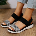 Scarpe casual Valstrend con motivo tartarugato e strisce, a pianta piatta e comoda, adatte a look informali e di tendenza.