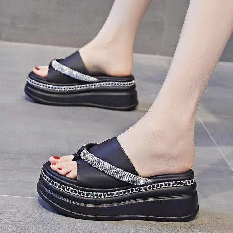 Sandali estivi da donna Valstrend con effetto rialzato, calzature outdoor eleganti e alla moda per l'estate.
