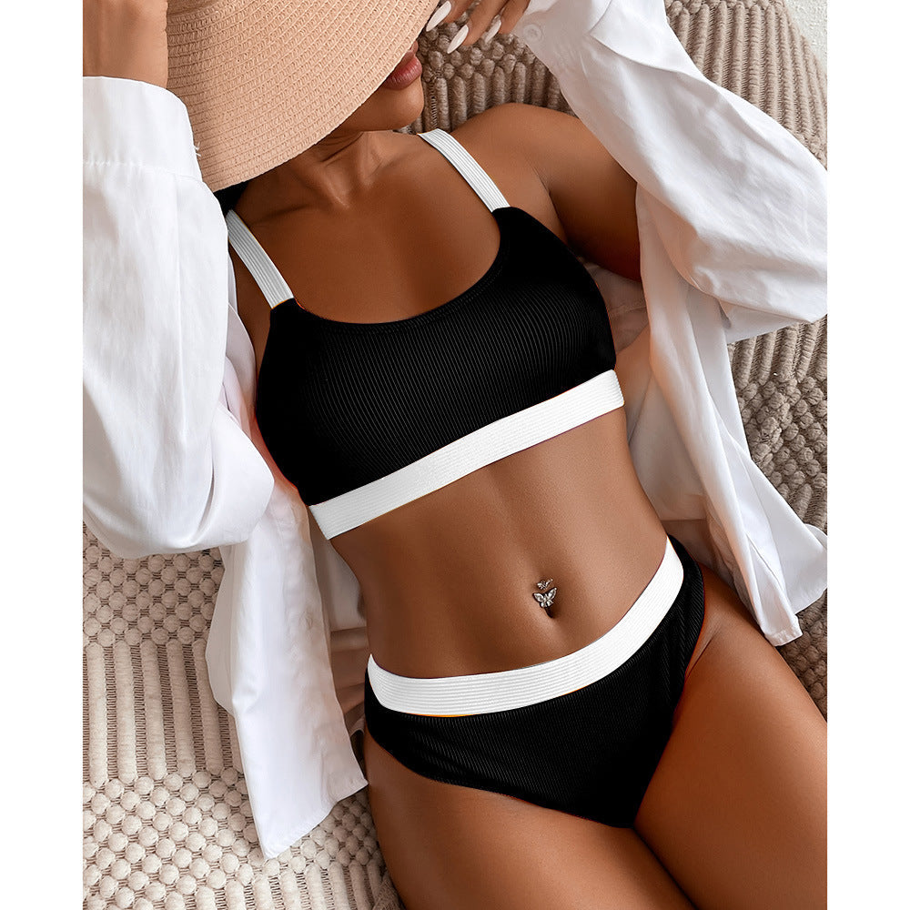 Bikini da donna Valstrend con tessuto speciale, strisce incavate e design a righe per un look estivo elegante e comodo.