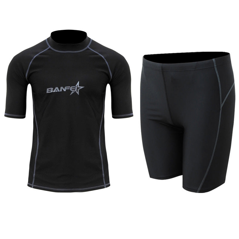 Muta da surf a maniche corte Valstrend, tessuto rapido asciugatura, ideale per snorkeling e attività acquatiche.