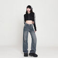 Jeans donna vita alta e wide leg di stile nostalgico Valstrend shop, pantaloni larghi in denim blu con cuciture visibili.
