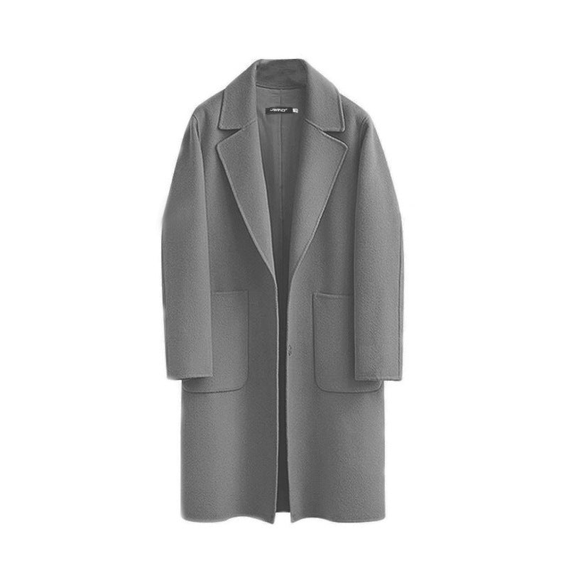 Cappotto reversibile in lana autunno e inverno da donna Valstrend, mostra il lato esterno in tessuto caldo e alla moda