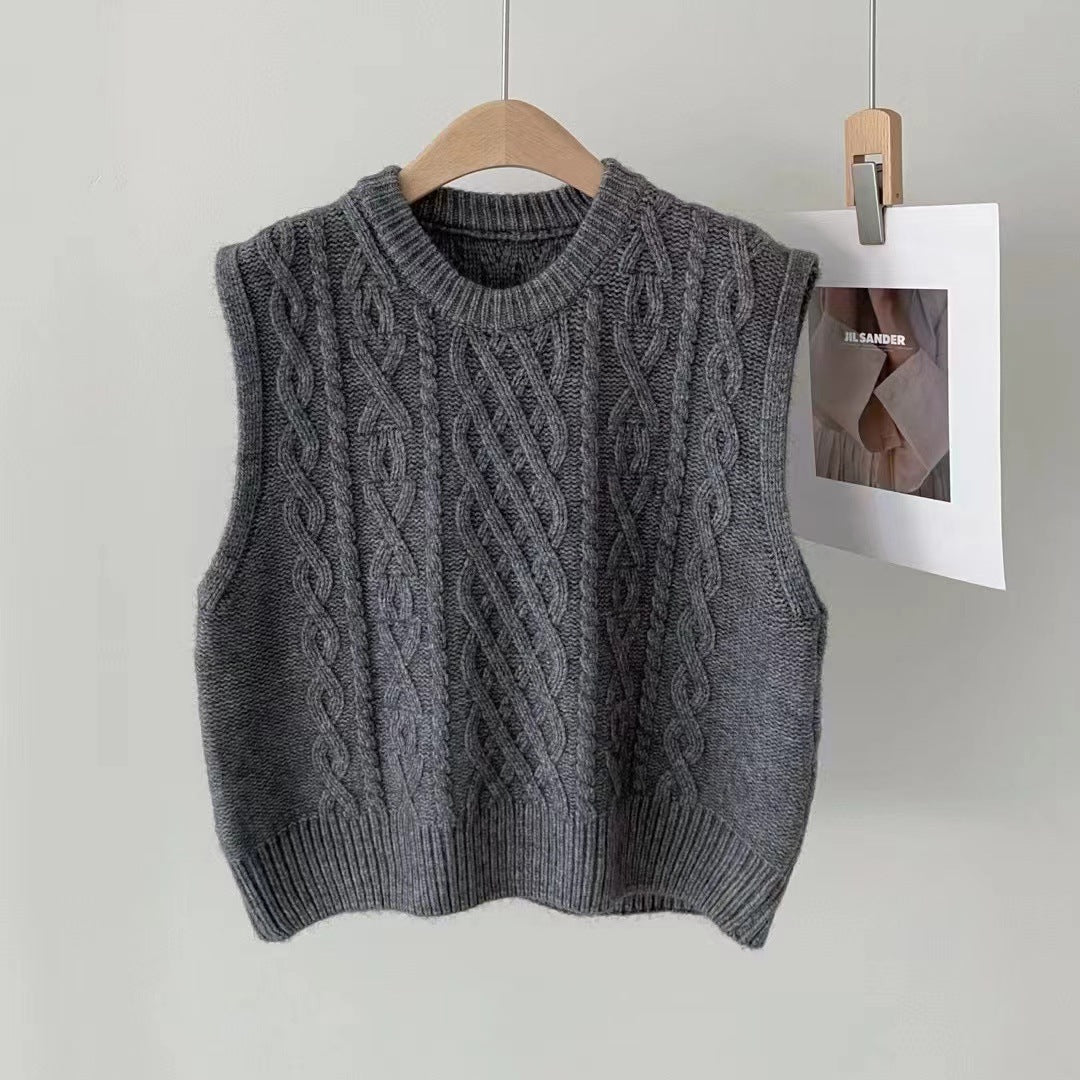 Gilet donna in stile retrò con lavorazione a maglia pesante, marca Valstrend, vestibilità comoda e stile vintage.