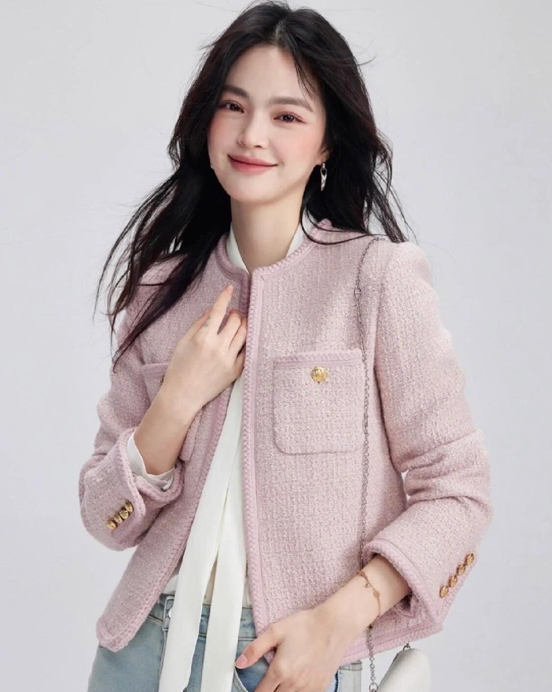Gonna in stile classico autunno-inverno per ragazze, cardigan Valstrend, con dettagli eleganti e tessuto caldo.