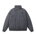 Cappotto in cotone imbottito Valstrend con design plissettato, zip, tasche e colletto rialzato, stile casual e comodo.
