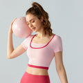 Top da yoga da donna Valstrend con maniche corte e inserti a contrasto, con imbottitura sul petto, ideale per fitness e allenamenti.