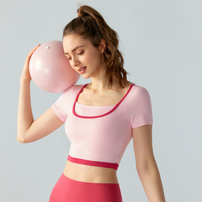 Top da yoga da donna Valstrend con maniche corte e inserti a contrasto, con imbottitura sul petto, ideale per fitness e allenamenti.