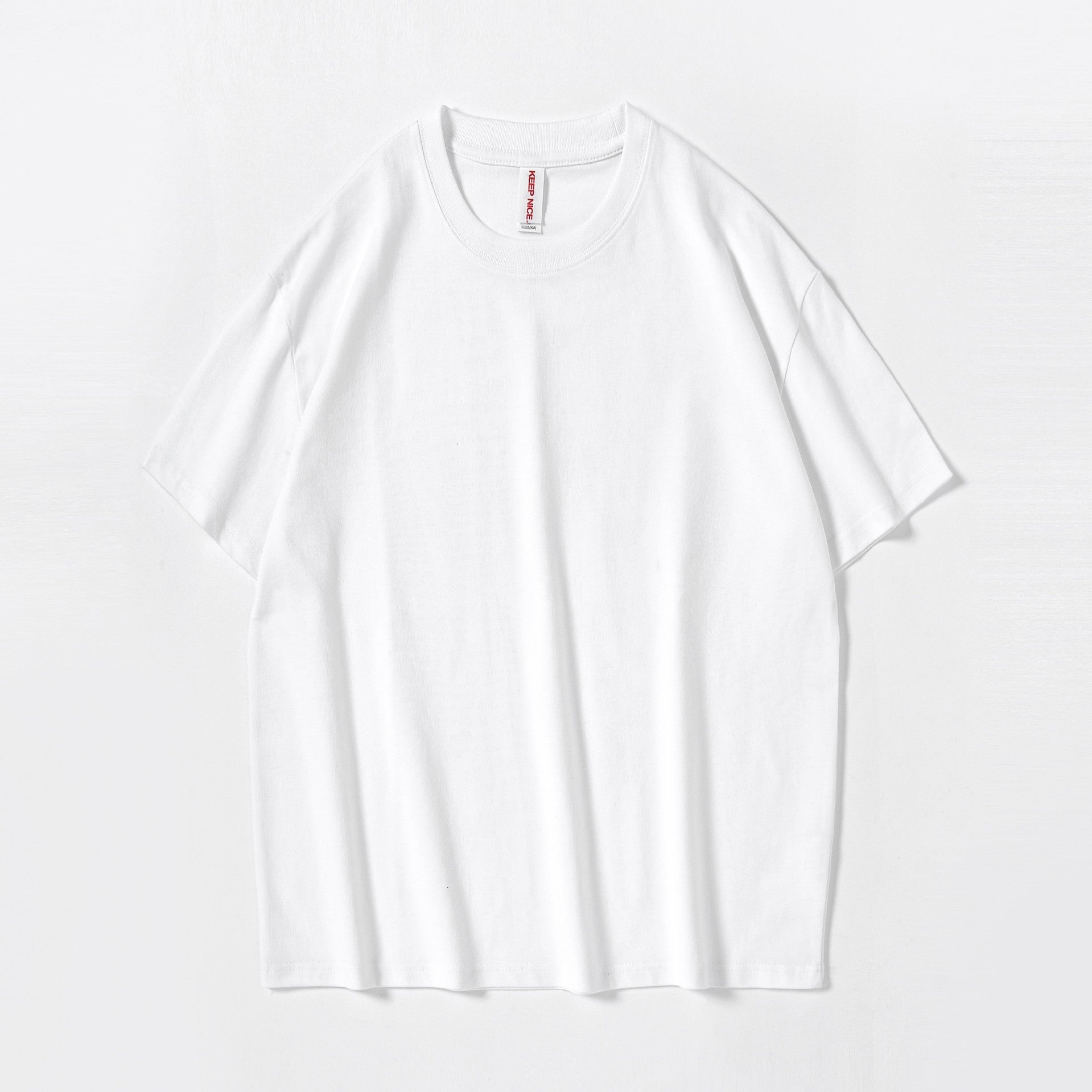 T-shirt a maniche corte in cotone spesso di colore solido, marca Valstrend shop, vista frontale, tessuto morbido e resistente.