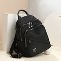 Zaino femminile Valstrend in nylon con grandi scomparti, tracolla regolabile e design classico, ideale per uso versatile.