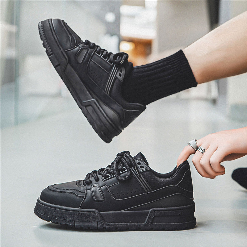 Scarpe sportive platform retrò americane nere Valstrend con design vintage e suola robusta, vista frontale con dettagli in pelle.