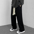 Pantaloni sportivi da uomo Valstrend shop con coulisse, vestibilità larga e gamba dritta, in tessuto morbido e comodo.