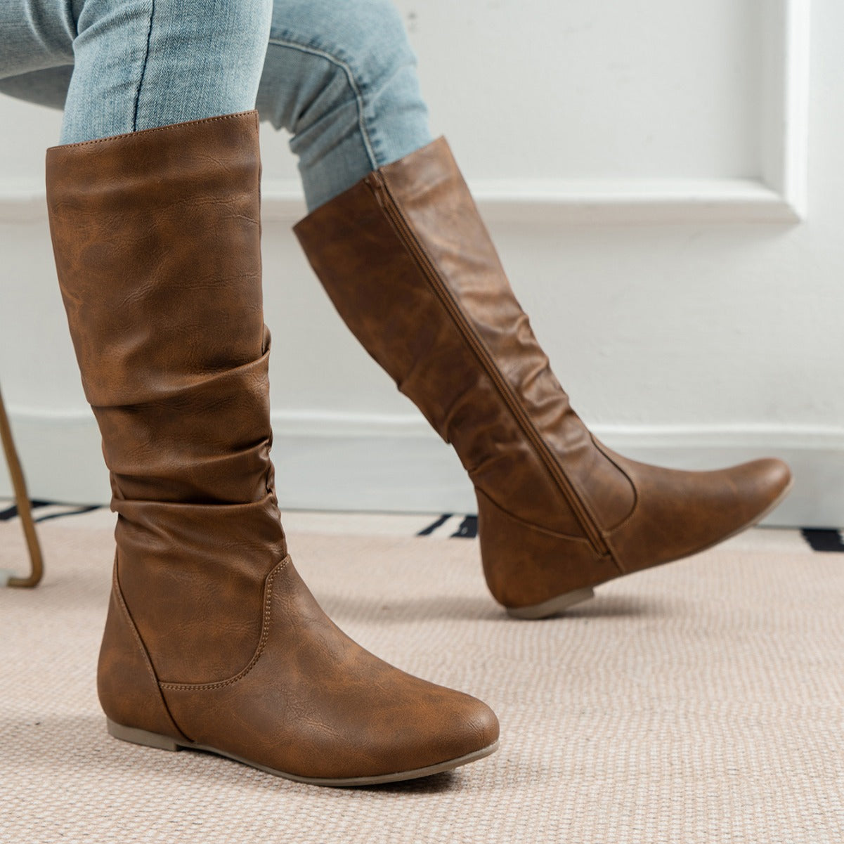 Stivale da donna Western cowboy in stile fashion, modello medio, marca Valstrend Shop, con dettagli in pelle e cuciture decorative