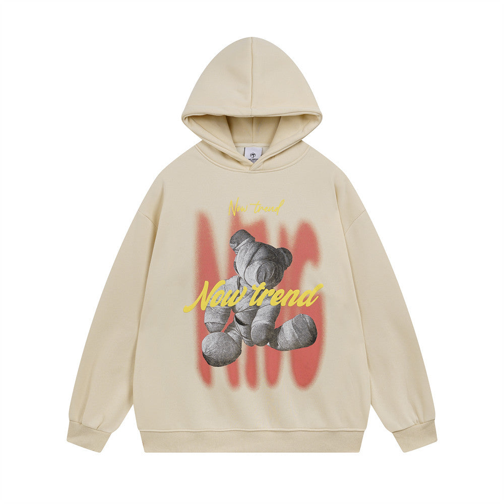 Felpa con cappuccio stampa orso mamma in pile morbido, stile hip hop, marca Valstrend shop, mostra dettaglio del disegno e tessuto.