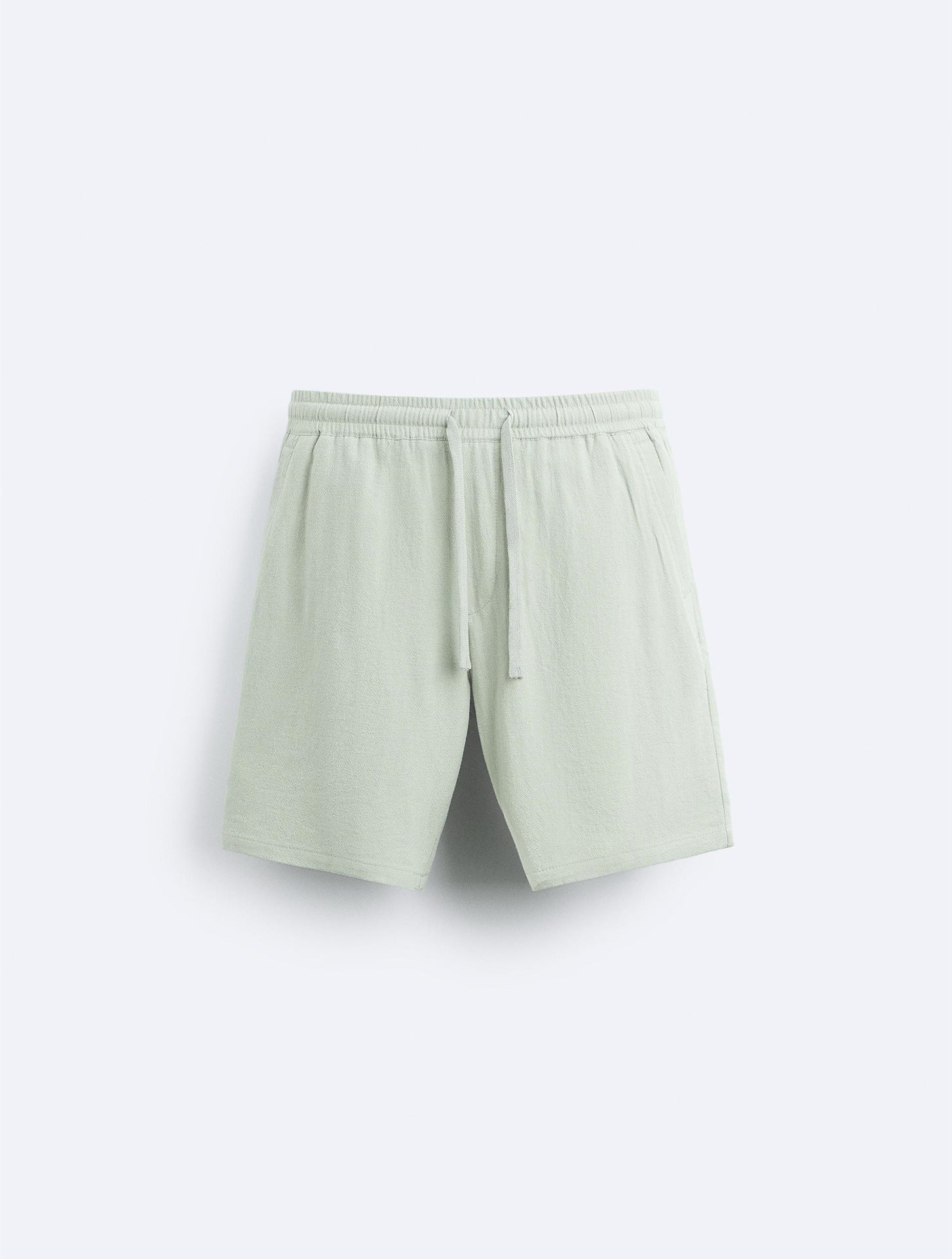 Shorts casual in viscosa e lino, stile rilassato, di marca Valstrend, mostrano tessuto morbido e taglio comodo.