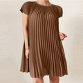Vestito donna Valstrend con scollo rotondo, maniche corte e gonna plissettata, vestibilità ampia e stile casual.